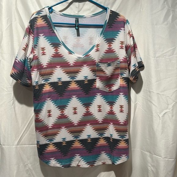 Made from ribbed fabric, features a stunning aztec print and a front pocket. - Picture 2 of 3